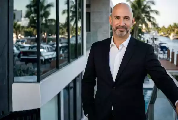 Andres Guia, professional real estate agent and licensed Realtor in West Broward, South Florida